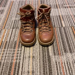 Vintage American Eagle Women’s Hiking boots